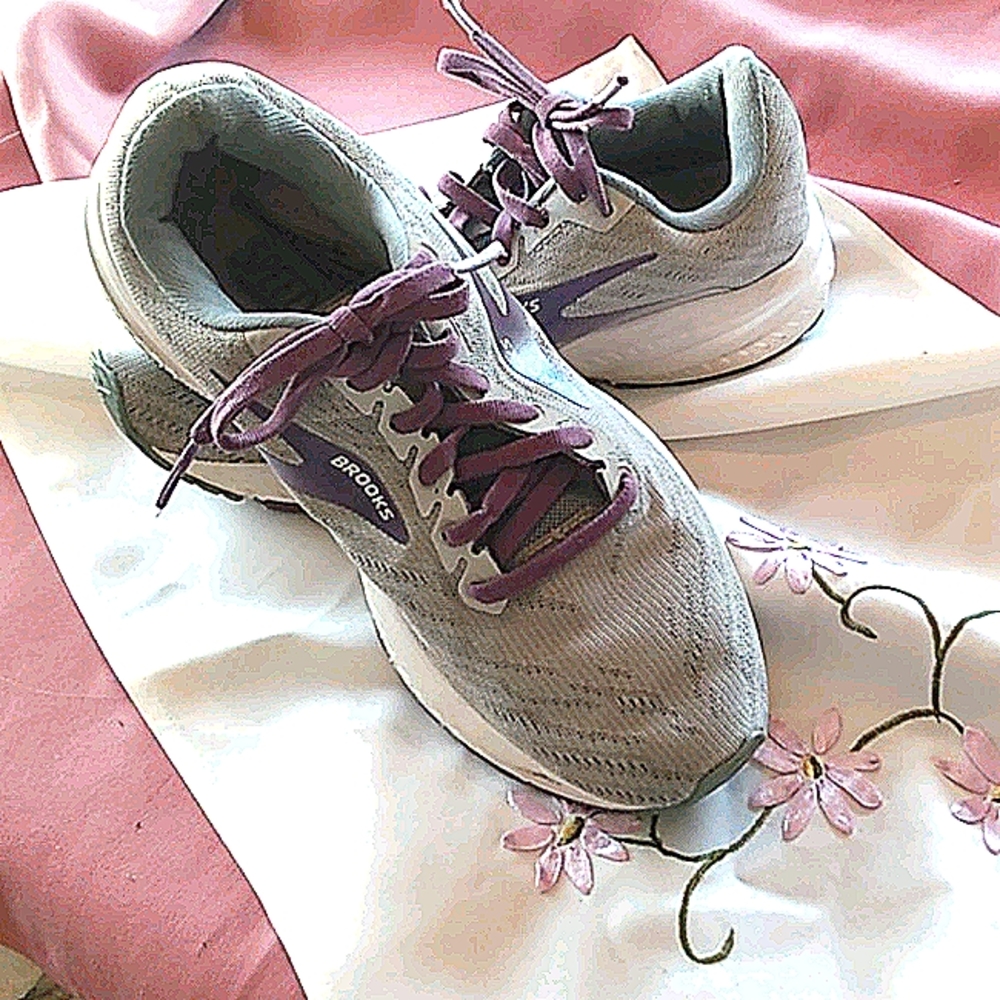 Athletic shoes